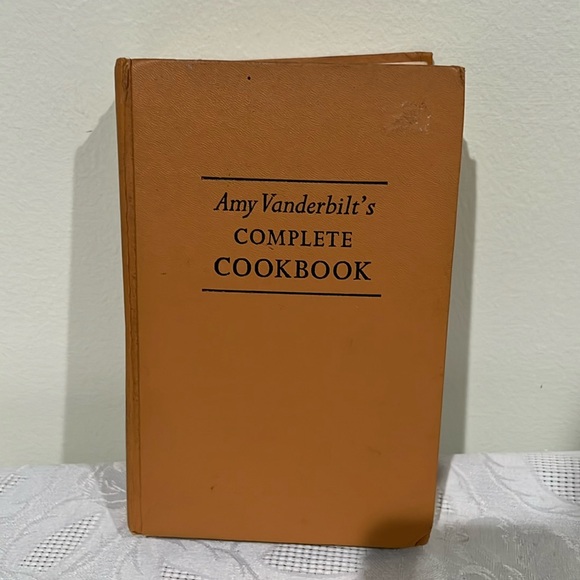 Amy Vanderbilts Complete Cookbook copyright 1961 hardcover VINTAGE - Picture 1 of 16